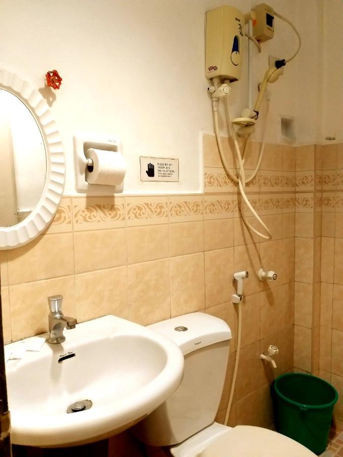 Sola Eleganza Apartelle Кесон-Сити Экстерьер фото