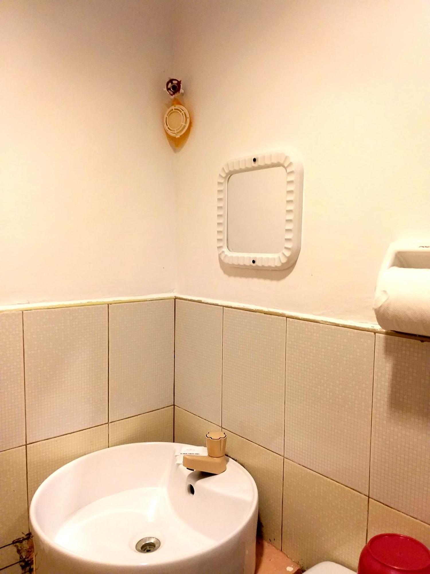 Sola Eleganza Apartelle Кесон-Сити Экстерьер фото